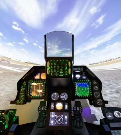 Air Force pilots teach excellence in online flight simulator